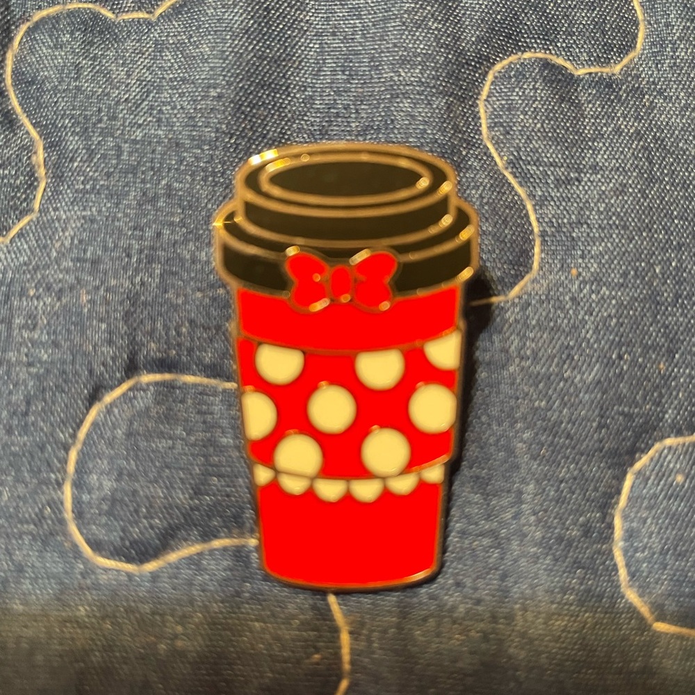 Disney Coffee Cup Pin- Minnie
